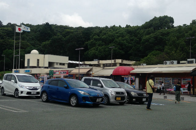 Hitchhiking in Japan rest stop