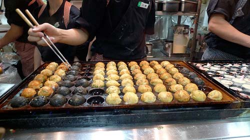 Osaka Street food - Takoyaki, Japan